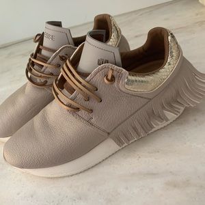 Essetuesse Sneakers